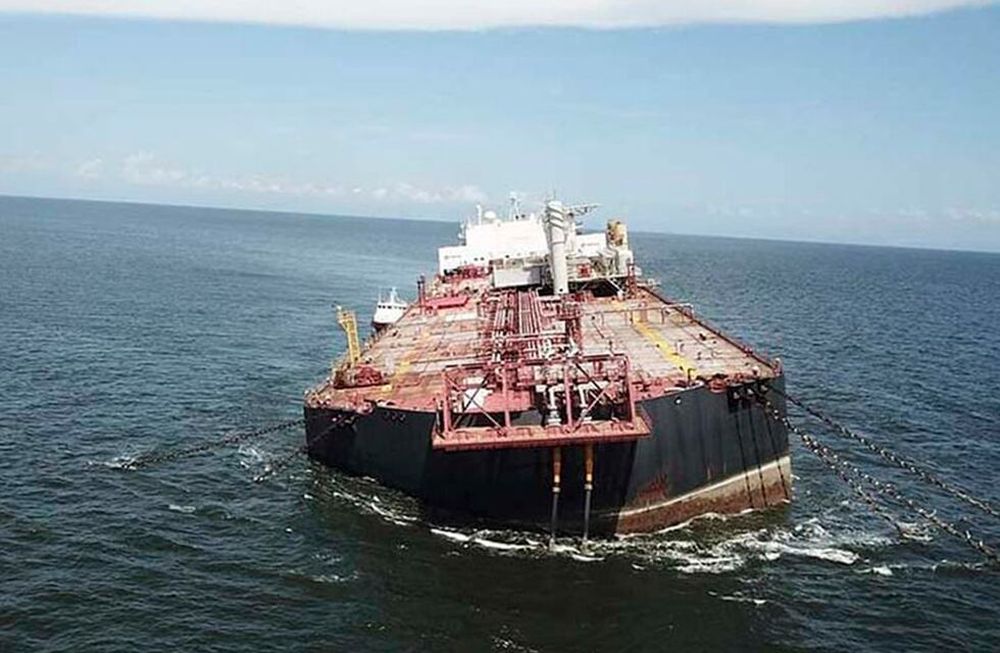 El enorme buque flota cerca de unas de las costas de Venezuela