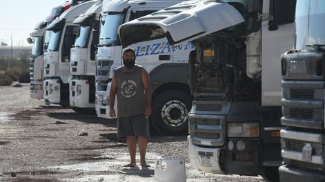 Casi 1.000 camiones están varados por el cierre del Paso a Chile que seguirá sin abrir por mal tiempo Foto: Ignacio Blanco
