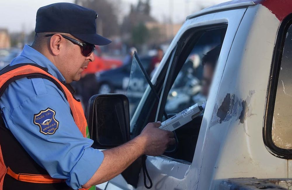 La policía vial realiza operativo de control de alcoholemia