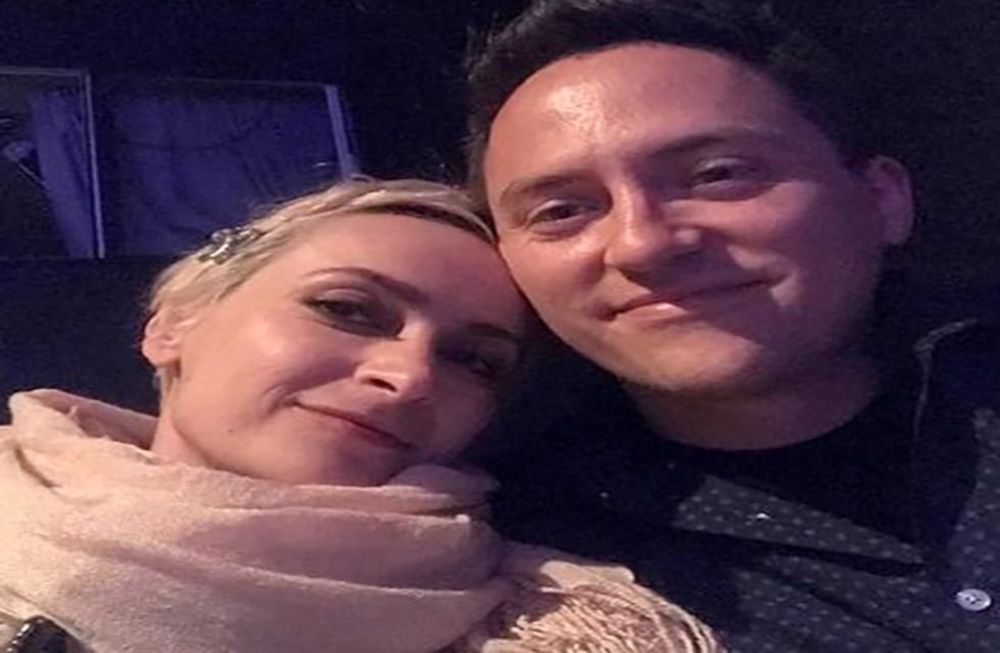 Matt Hutchins escribió un tributo a su “enorme pérdida” luego de que su “inspiradora” esposa fuera asesinada a tiros en el set de una filmación.