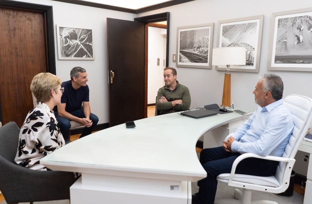 Cornejo se reunió con Jason Arceneaux, titular de Arc Energy, la ministra de Energía Jimena Latorre y el jefe de Emesa, Pablo Magistocchi para avanzar en la privatización de IMPSA.