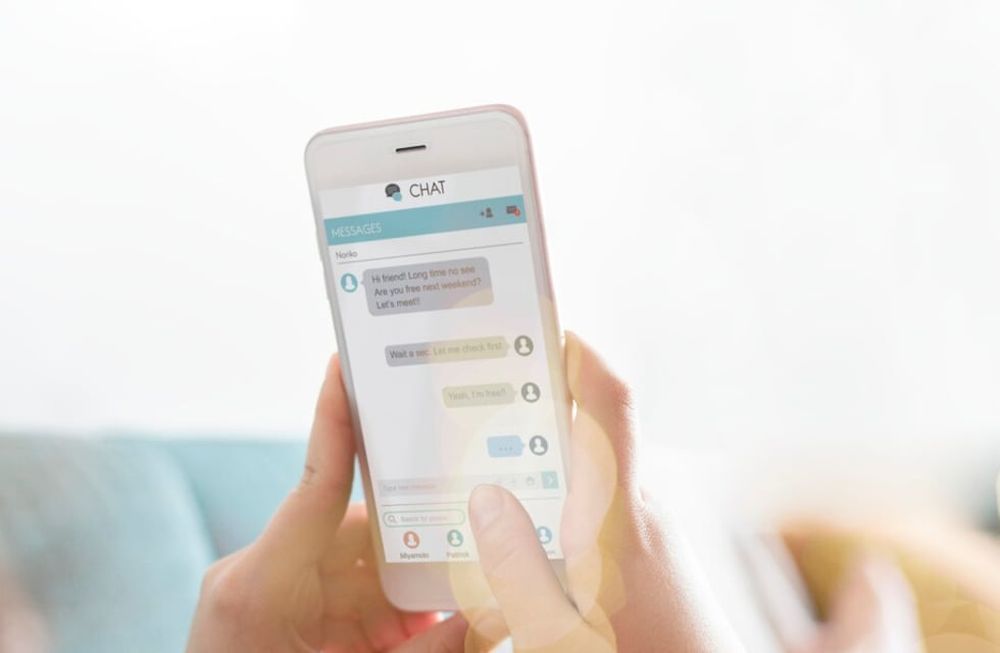 Cómo iniciar una conversación interesante en un chat de contactos