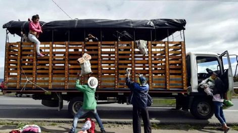Los venezolanos emigran en masa: “Allá no vemos futuro”