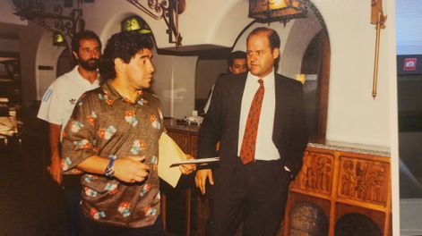 Con otro inolvidable: Diego Armando Maradona, en 1995, cuando llegó a Mendoza como director técnico de Racing.&nbsp;&nbsp;