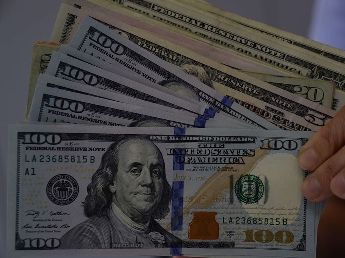 Tú piensas en dólares y él piensa en dólares - Por Soledad Gonzalez