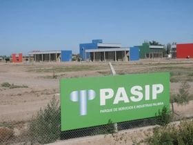 Son terrenos ubicados al norte de la Ruta 7. Allí se proyectan almacenes, silos, servicios y una playa con capacidad para más de 1.000 camiones.