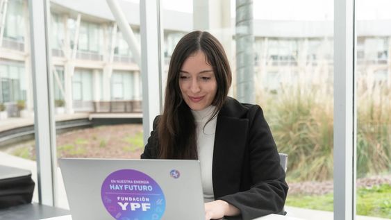 La Fundación YPF cuenta con una plataforma de Formación Digital para acceder a distintas propuestas de capacitación online.