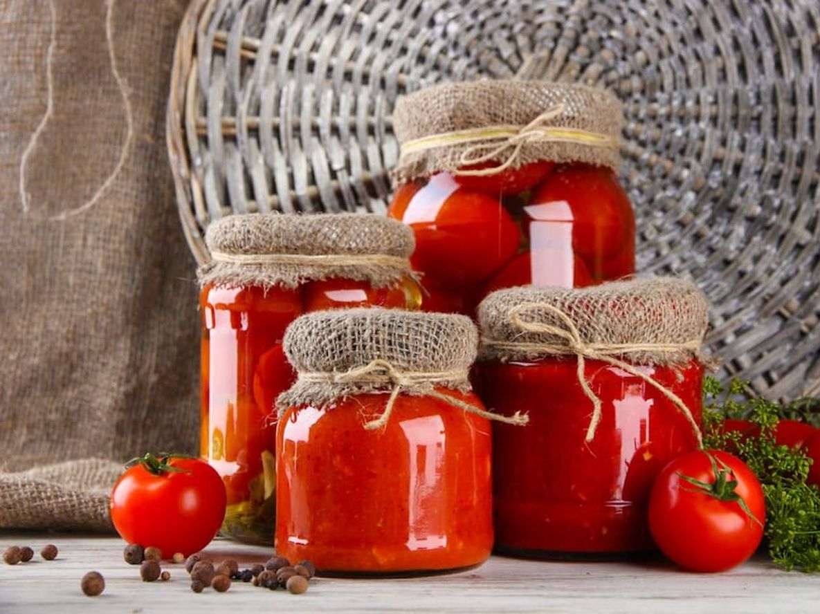 Una amplia variedad de mermeladas y frutas en conservas se pueden realizar en casa.