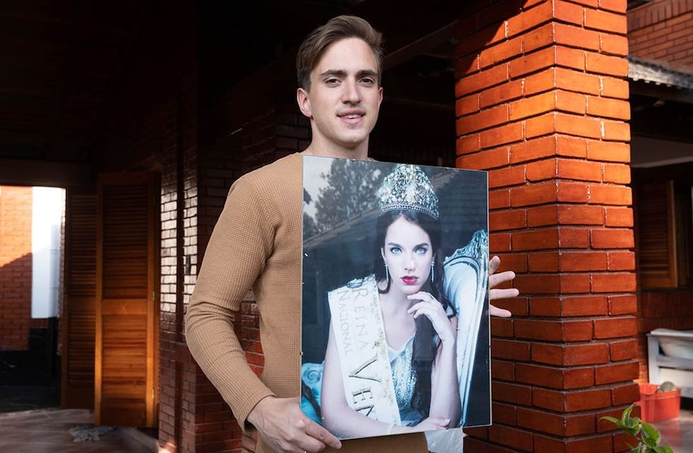 Nicolás Lucoski se convirtió en “vocero” del estado de salud de su hermana. la ex soberana. Está agradecido y sorprendido por el amor que le demuestran los mendocinos. Foto: Ignacio Blanco / Los Andes