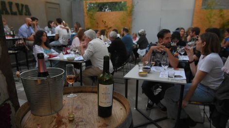 Guarda 14 | Vinos y Tapas reunió a mendocinos y turistas con una original propuesta. - José Gutiérrez / Los Andes
