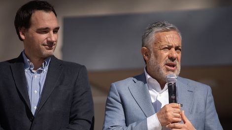 El ministro de Salud, Rodolfo Montero junto al gobernador Alfredo Cornejo. | Foto: Gobierno de Mendoza.