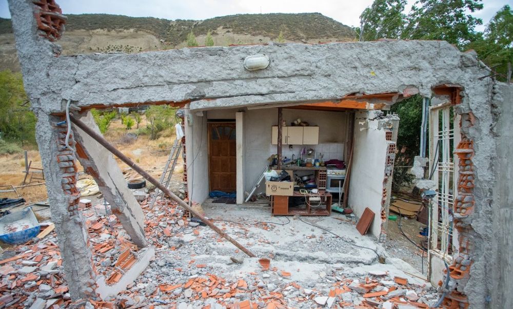 Declaran la emergencia geológica y urbanística en Comodoro Rivadavia tras el desplazamiento del cerro Hermitte.