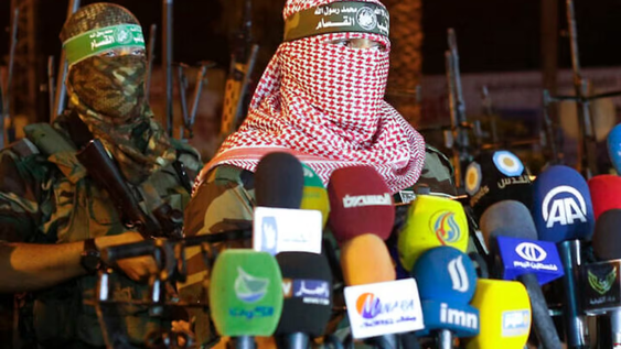 Hamás espera una respuesta oficial sobre el desarme mientras crece la tensión por la retirada de Israel de Gaza.
