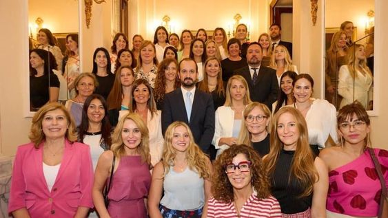 Las mujeres de negocios se reunieron con el embajador argentino en Roma, Roberto Manuel Carlés.
