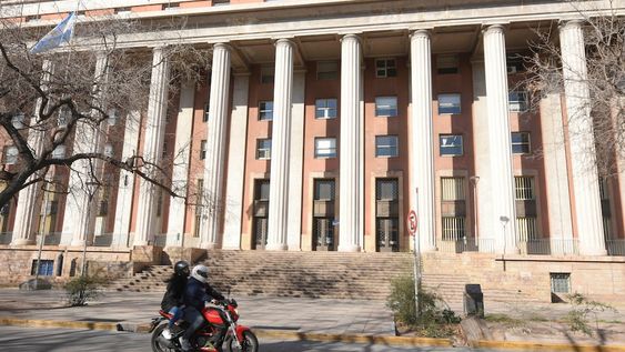 Los funcionarios del Poder Judicial de Mendoza, mantienen un conflicto gremial con el Gobierno.Foto Jose Gutierrez / Los AndesCovid 19