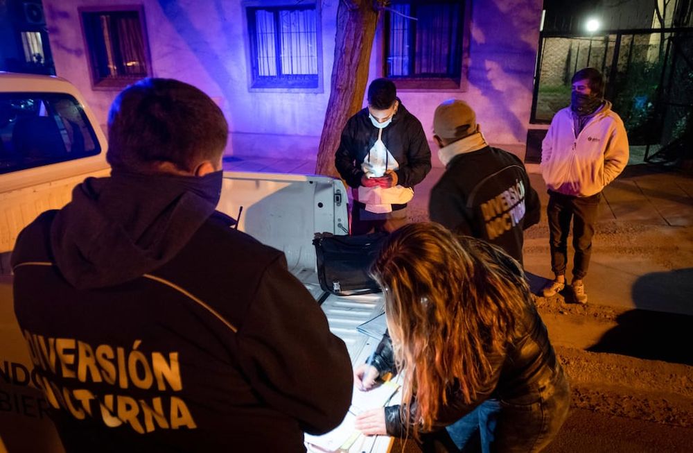 Las autoridades aseguran que desde que esta semana rigen nuevas restricciones, las fiestas ilegales han mermado. Foto: Ignacio Blanco  / Los Andes