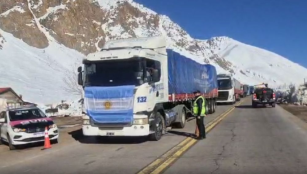 Reapertura del paso Cristo Redentor: la llegada de los primeros camiones desde Chile