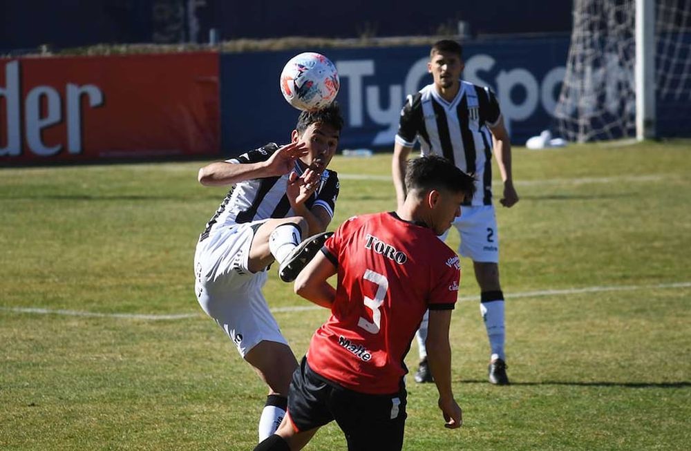 Mendoza 18 de julio de 2021   DeportesMaipú Gimnasia futbolFutbol Primera Nacional, Deportivo Maipú vs. Gimnasia y Esgrima de Mendoza en el estadio Bautista Gargantini de Independiente RivadaviaFoto: José Gutierrez / Los Andes