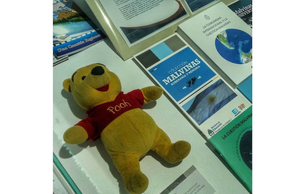 Winnie de Pooh enviado a los kelpers para navidad por el canciller Guido Di Tella (Museo de Malvinas)