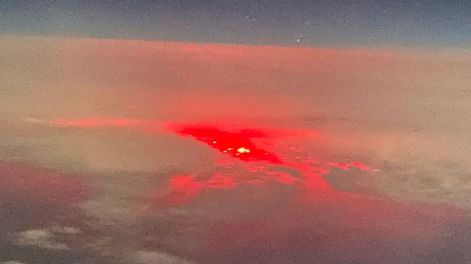 Un comandante en pleno vuelo contempló en en la lejanía unas luces rojas que emergían desde el océano Atlántico. Foto: Web