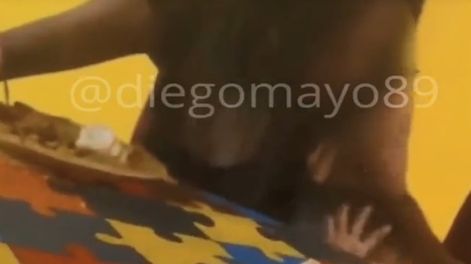 El indignante video de una madre que golpeó a su hijo de un año y le hizo caer un diente: “Le va a crecer”. Foto: Captura Video.