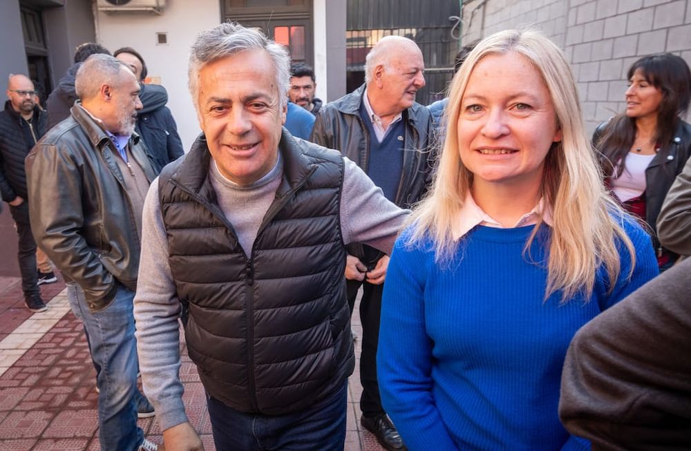 Cambia Mendoza En el comité radical de calle Alem se anunciaron los integrantes de las listas a Diputados Nacionales.Estuvieron presentes el gobernador de Mendoza Rodolfo Suarez, Alfredo Cornejo, Hebe Casado, Lisandro Nieri, Patricia Gimenez, Hebe Vázquez Vieira y Pablo Zapata.  Foto: Ignacio Blanco / Los Andes