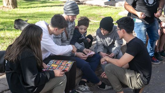 Los fanáticos de las figuritas tuvieron su espacio en la plaza Independencia