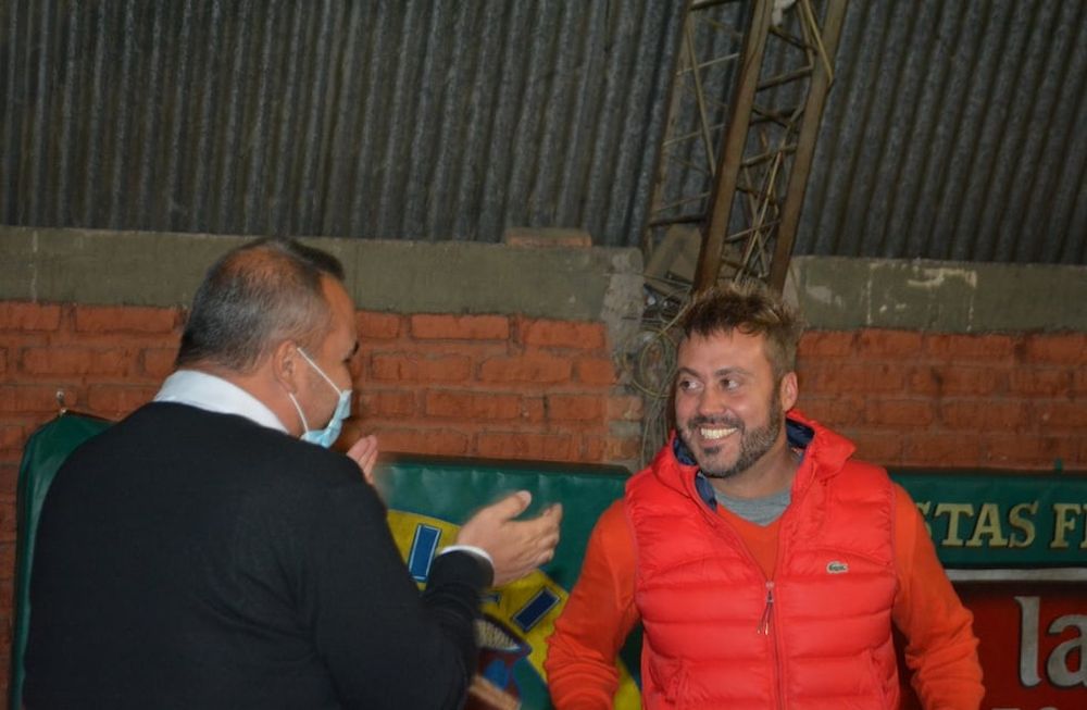 Nicolás Popón junto a José Luis Sáez, presidente de Asbri. / Gentileza: Andrés Arequipa.