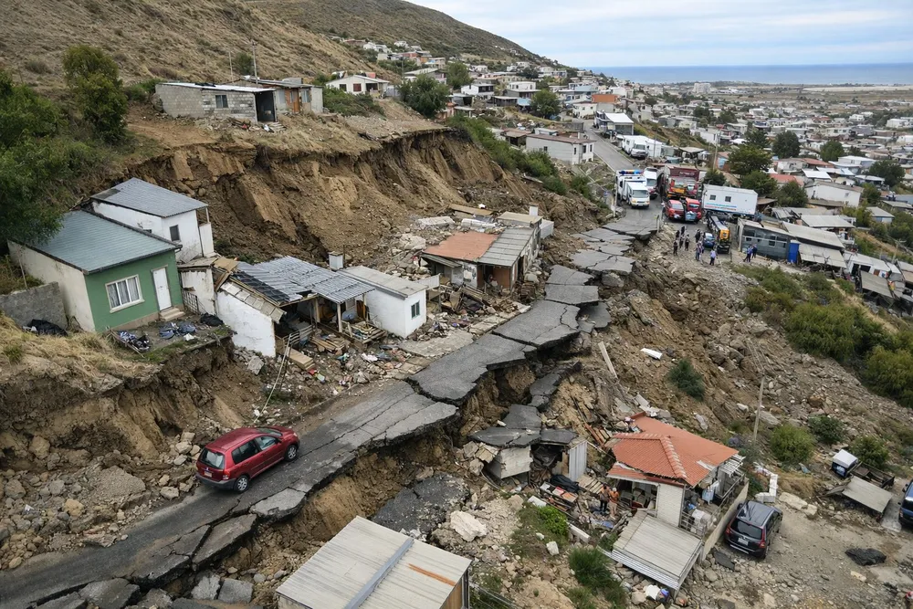 El drama de los vecinos evacuados en Comodoro Rivadavia por deslizamiento del cerro Hermitte: el reclamo a Milei