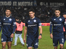 Frente al asombro de todos, Independiente Rivadavia, el mejor equipo de la fase regular, quedó eliminado a manos de Unión de Santa Fe. Perdió en el Gargantini 2 a 1. Frente al asombro de todos, Independiente Rivadavia, el mejor equipo de la fase regular, quedó eliminado a manos de Unión de Santa Fe. Perdió en el Gargantini 2 a 1.