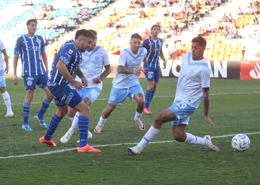 Agustín Auzmendi, Atlétito Tucumán'a karşı Godoy Cruz adına galibiyet golünü attı.