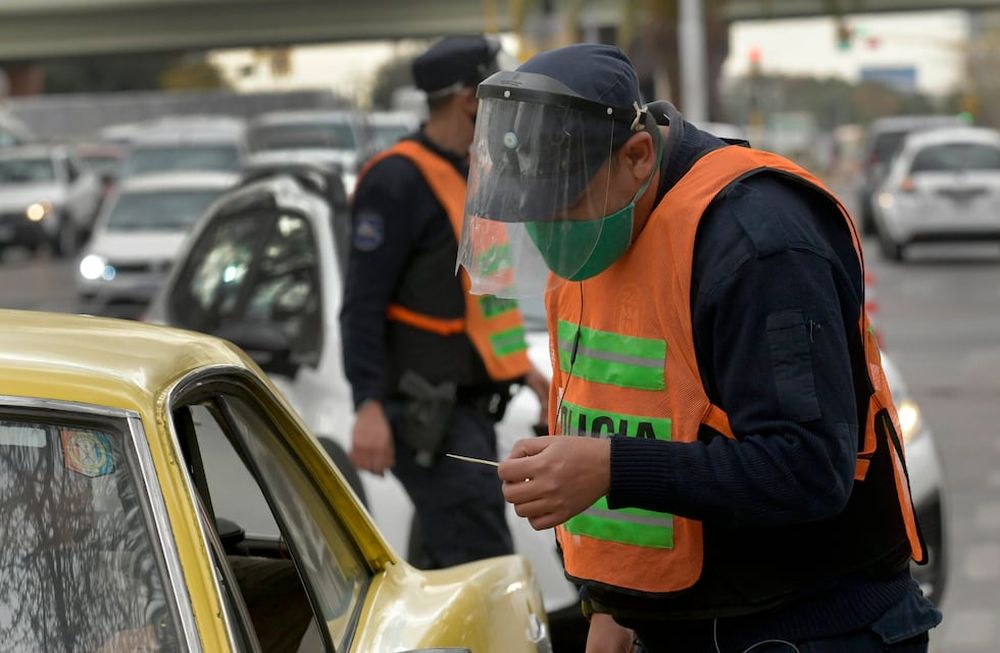 Este fin de semana habrá más operativos policiales y de Salud. El esquema on-off sigue en la mente del Gobernador. Foto: Orlando Pelichotti