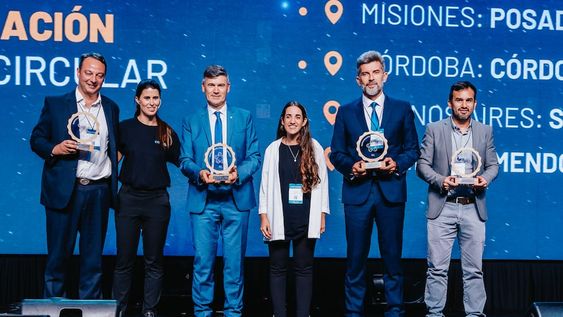 Ulpiano Suarez participó en La Noche de Intendentes, donde la Ciudad fue distinguida