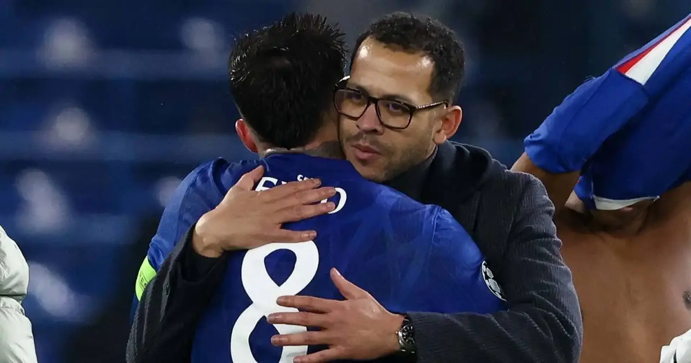 Enzo junto a su nuevo entrenador, Liam Rosenior.