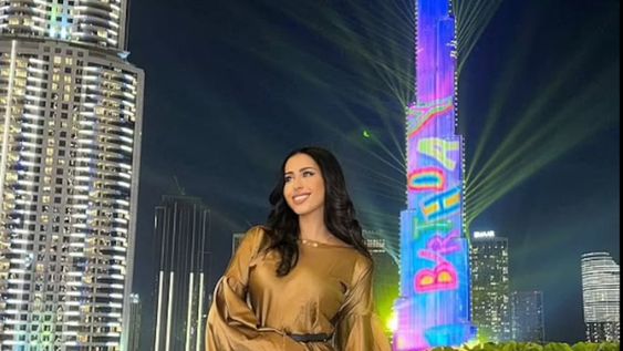 Linda Andrade (en la foto) es la esposa de un millonario y ahora vive en Dubai. La joven de 23 años comparte regularmente videos de día en mi vida como millonaria.