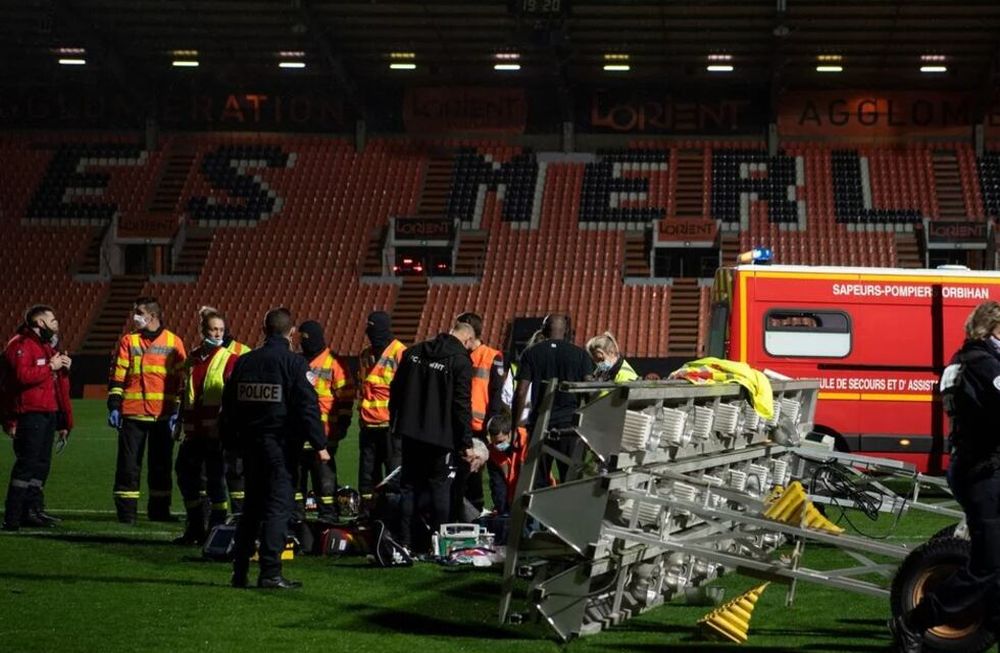El jardinero del Lorient fallecido fue asistido pero no lograron salvarlo.
