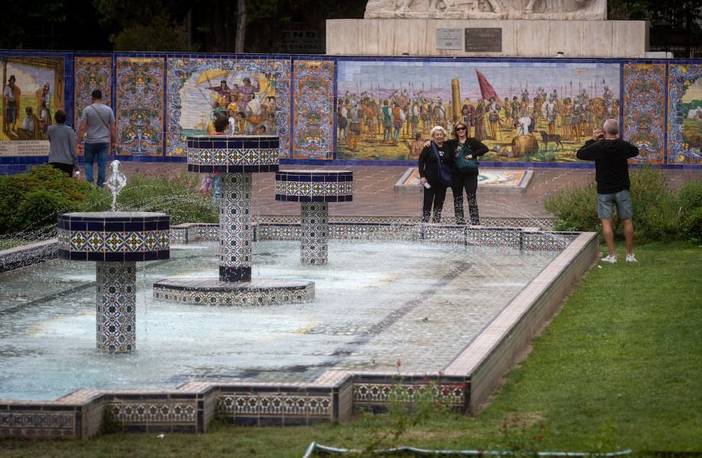 Una foto de la Plaza España rememora la infancia de los mendocinos y vuelve a dar que hablar en las redes sociales