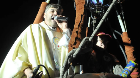 El cura exorcista de Mendoza bendecirá al pueblo desde un helicóptero: Será una bendición desde el cielo. Foto: Archivo Los Andes