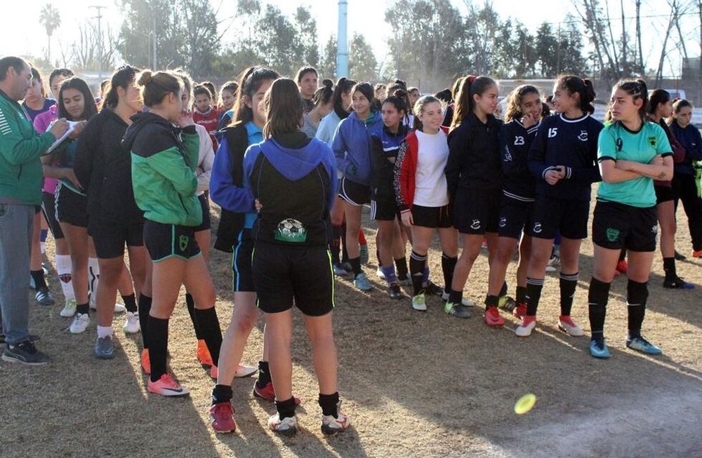 Fútbol femenino: Villalobos comenzó la preselección de la Sub 18 para los Binacionales