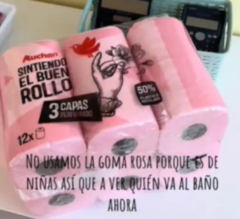 Profesora comparte una valiosa lección a sus alumnos al no querer usar gomas rosas