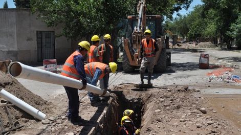 Cornejo ratificó el convenio para la ampliación del sistema cloacal en Costa Flores y Perdriel