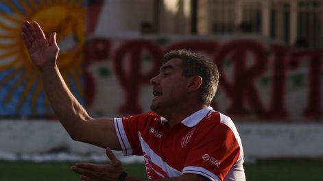Sergio Arias, DT del Atlético Club San Martín, se mostro feliz con la clasificación del León y la entrega de sus jugadores. / Gentileza: Soy del Este.