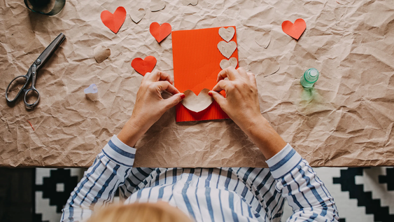 Se acerca San Valentín: te damos 3 ideas de regalos con materiales que tenés en casa.