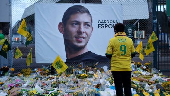 Los hinchas del Nantes sintieron con gran dolor la muerte del futbolista. El club retiró la camiseta número “9” y le brindaron sentidos homenajes al delantero argentino. (AP)