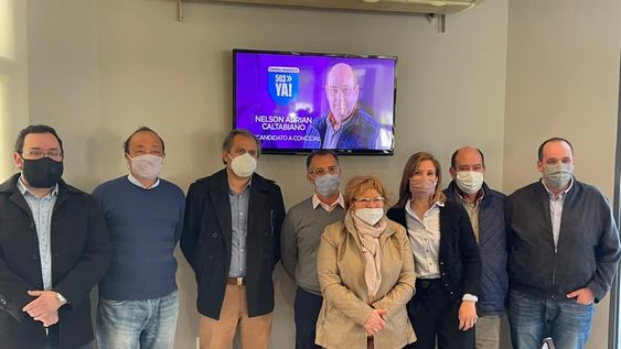 Los dirigentes de Cambia YA en General Alvear, quienes pidieron las dimisiones de los funcionarios de Marcolini.