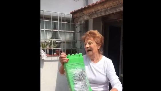 Le regalaron una hamaca a una abuela el Día de la Madre y su felicidad se hizo viral