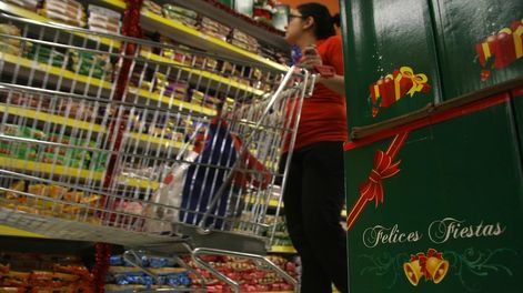 Los supermercados lanzan nuevas ofertas para incentivar las compras navideñas