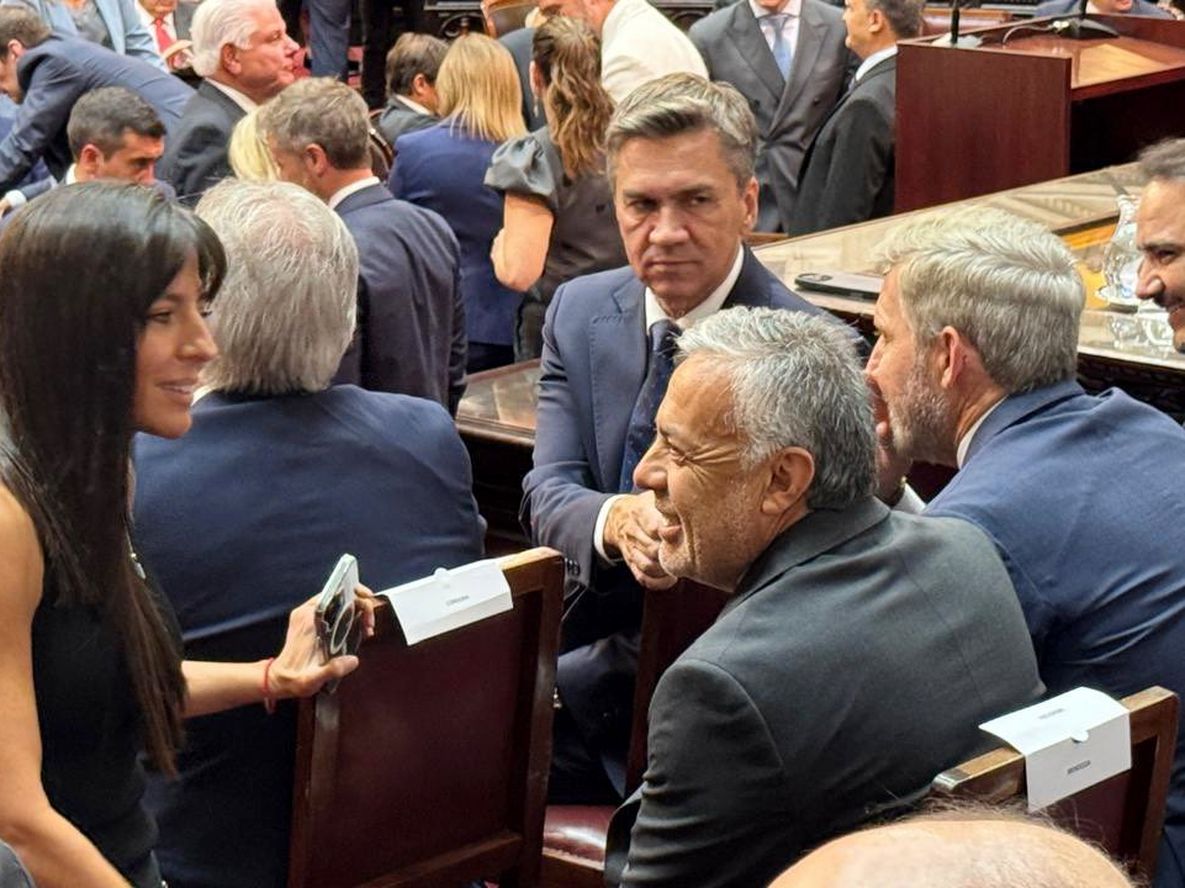Alfredo Cornejo junto a la diputada Pamela Verasay: ambos defendieron el discurso del presidente Javier Milei.&nbsp;