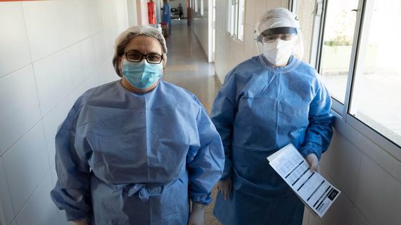 Personal de salud provincial realizó ayer 1.043 determinaciones, de las cuáles 563 fueron negativas y 480 positivas. Foto: Ignacio Blanco / Los Andes