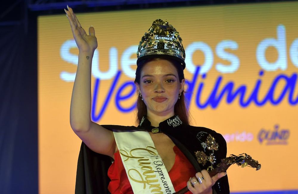 Angelina Franco Leiva es la flamante reina de la Vendimia de Guaymallén 2024, coronada en Sueños de VendimiaFoto: Orlando Pelichotti Diario Los Andes